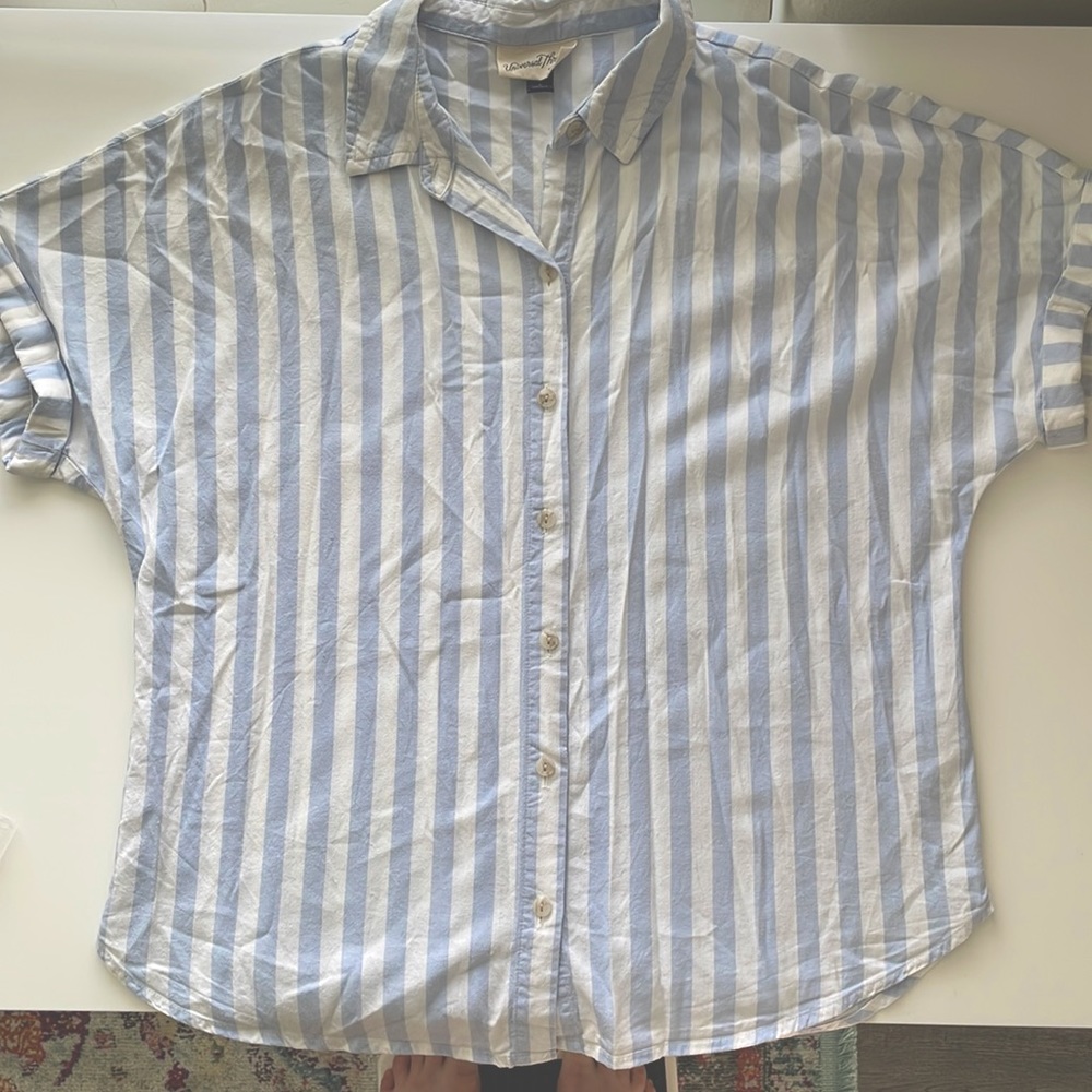 *LAST CHANCE* EUC Blue & White Stripe Short Sleeve Button Up - Universal Thread
